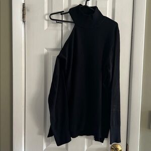 LOVE SCARLETT ONE SIDED COLD SHOULDER SWEATER SIZE L